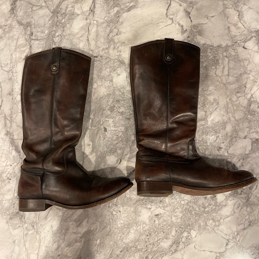Frye Melissa Button Boot 8.5 (Dark Brown Brush Off)